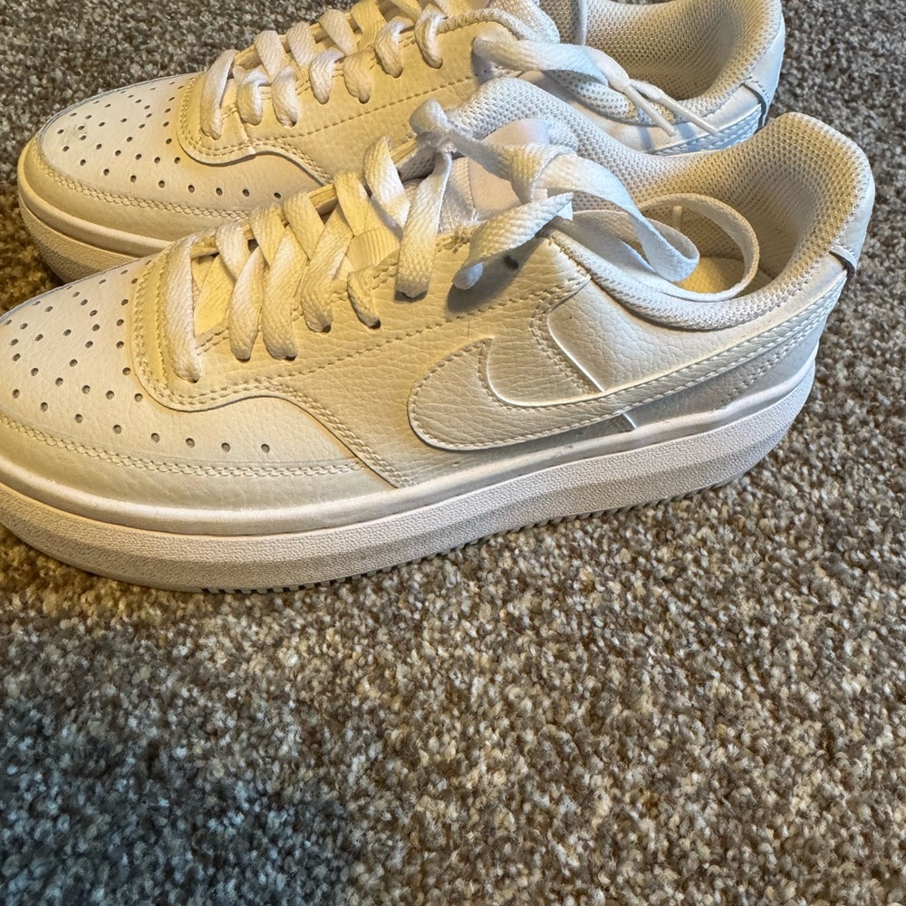 Nike Women's Athletic Shoes - White